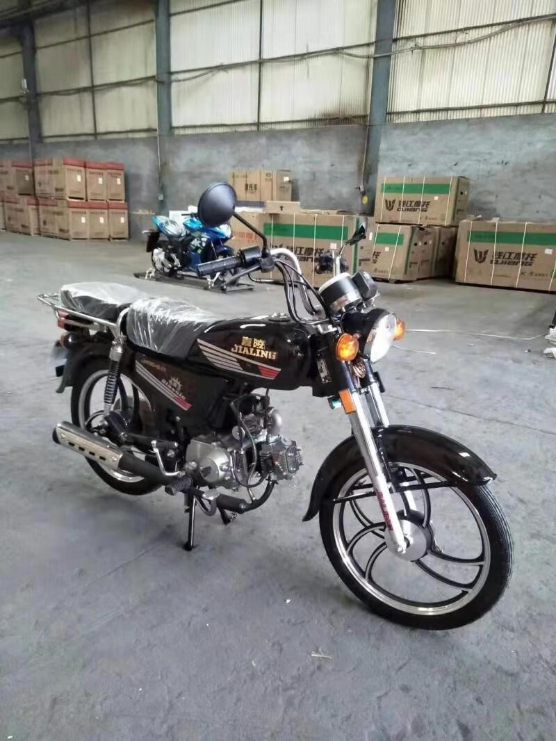 重庆嘉陵70cc摩托车jh70-e节油王复古大油箱国四电喷可上牌 黑色钢丝