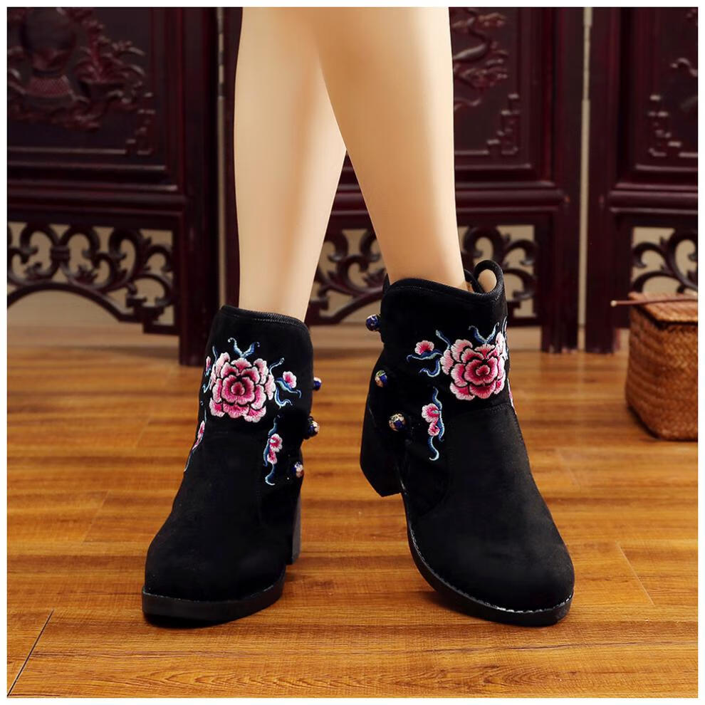 60时尚新款鞋靴布鞋刺绣花靴子女民族复古风短靴粗跟马丁靴秋冬女布
