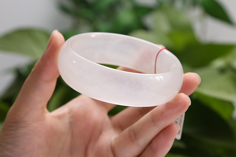 新疆天然金丝玉/宝石光/白色/手镯子/59