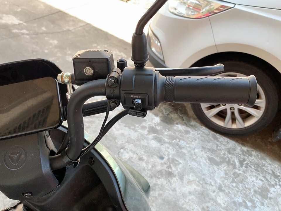 雅迪电动车dm6 de2 de3 de8欧韵de1dm3转把油门把手组合开关 左鼓开关