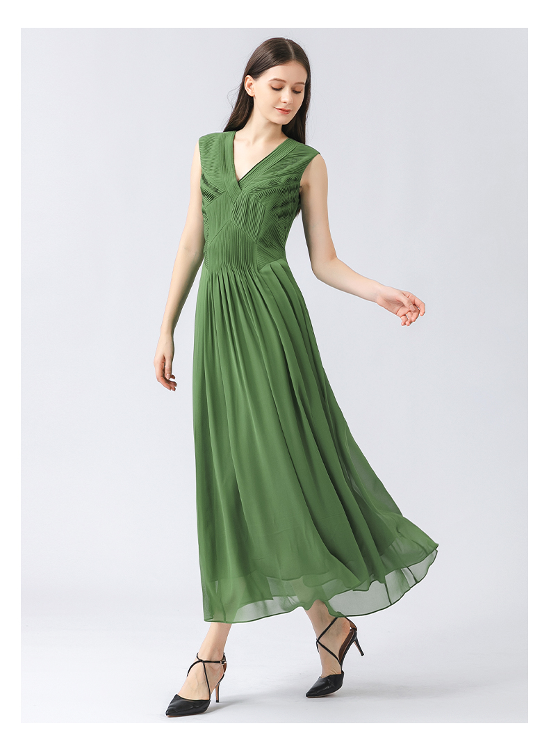 voa桑蚕丝乔其纱v领无袖真丝连衣裙立体褶皱大摆草绿色塔克褶礼服裙