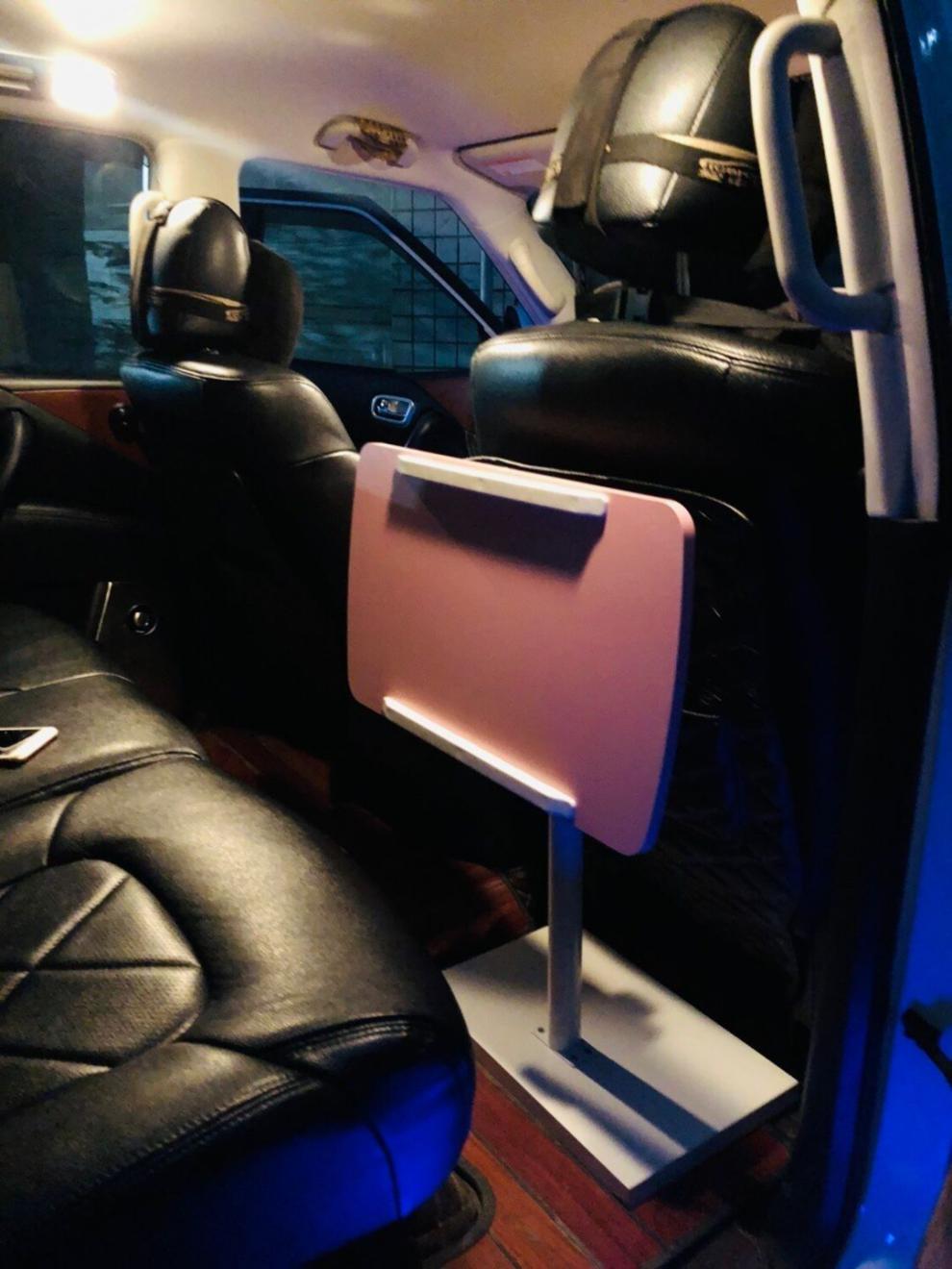 使用于车载小桌板后排折叠汽车餐桌后座车上吃饭神器车内办公书桌子车