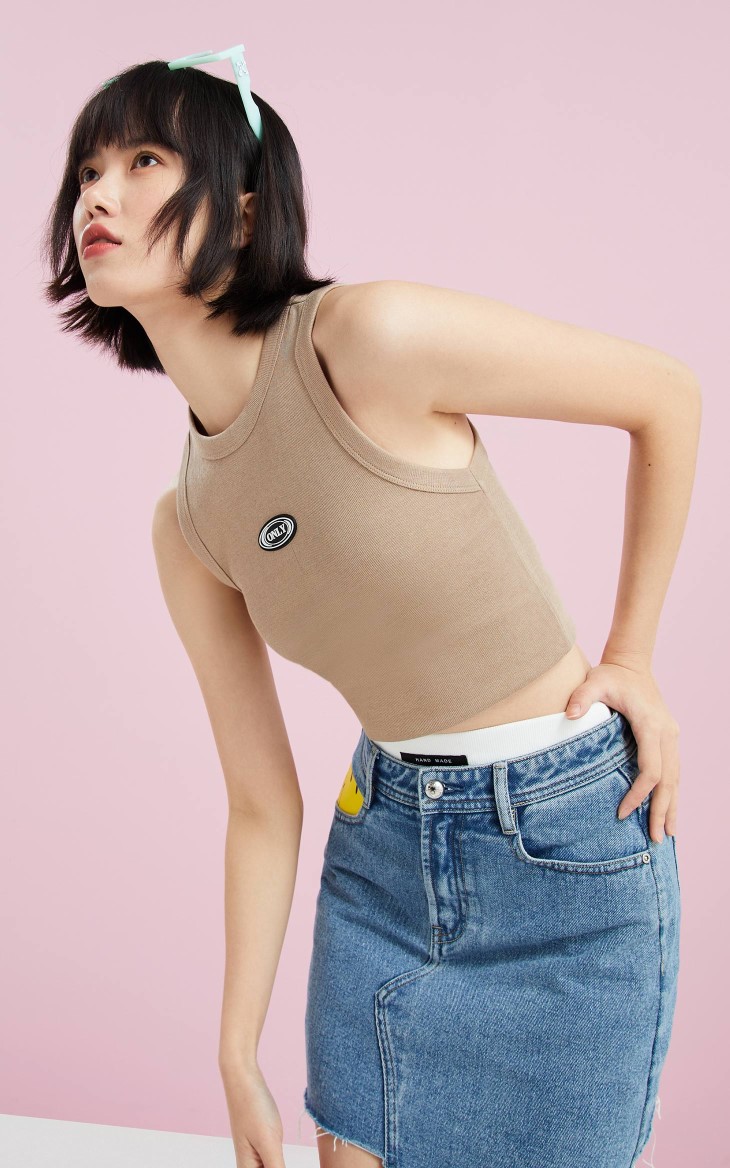 only2022春季新款休闲短款圆领logo通勤工字背心t恤女122103002c40布
