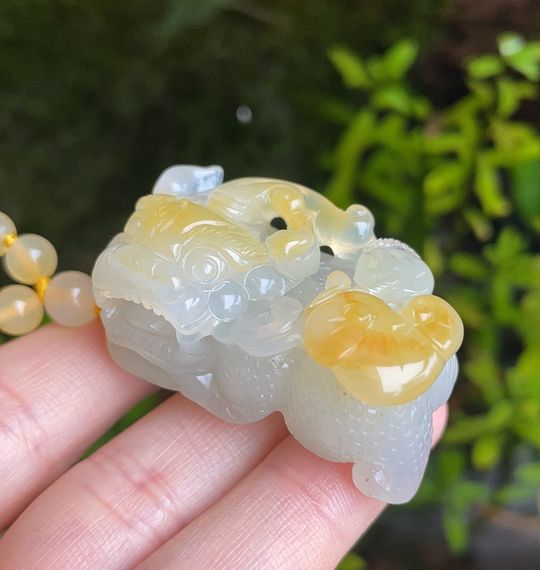 k&k宝钰云南天然黄龙玉俏色冰种金沙阴阳耳霸王貔貅吊挂件证书【图片