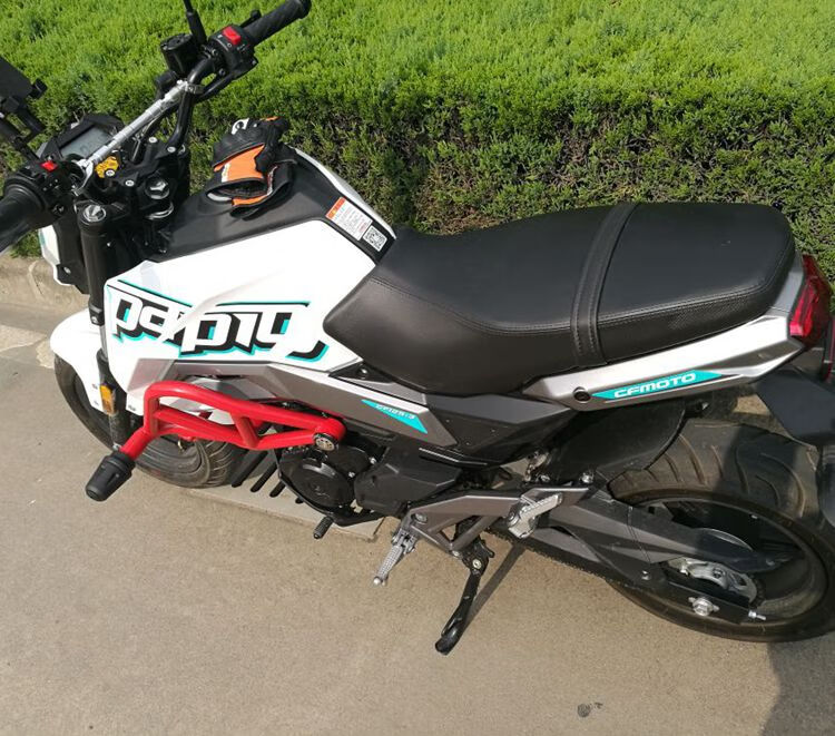 适用于春风摩托车cf125st狒狒保险杠防摔特技杠前护杠后货架改装 红色