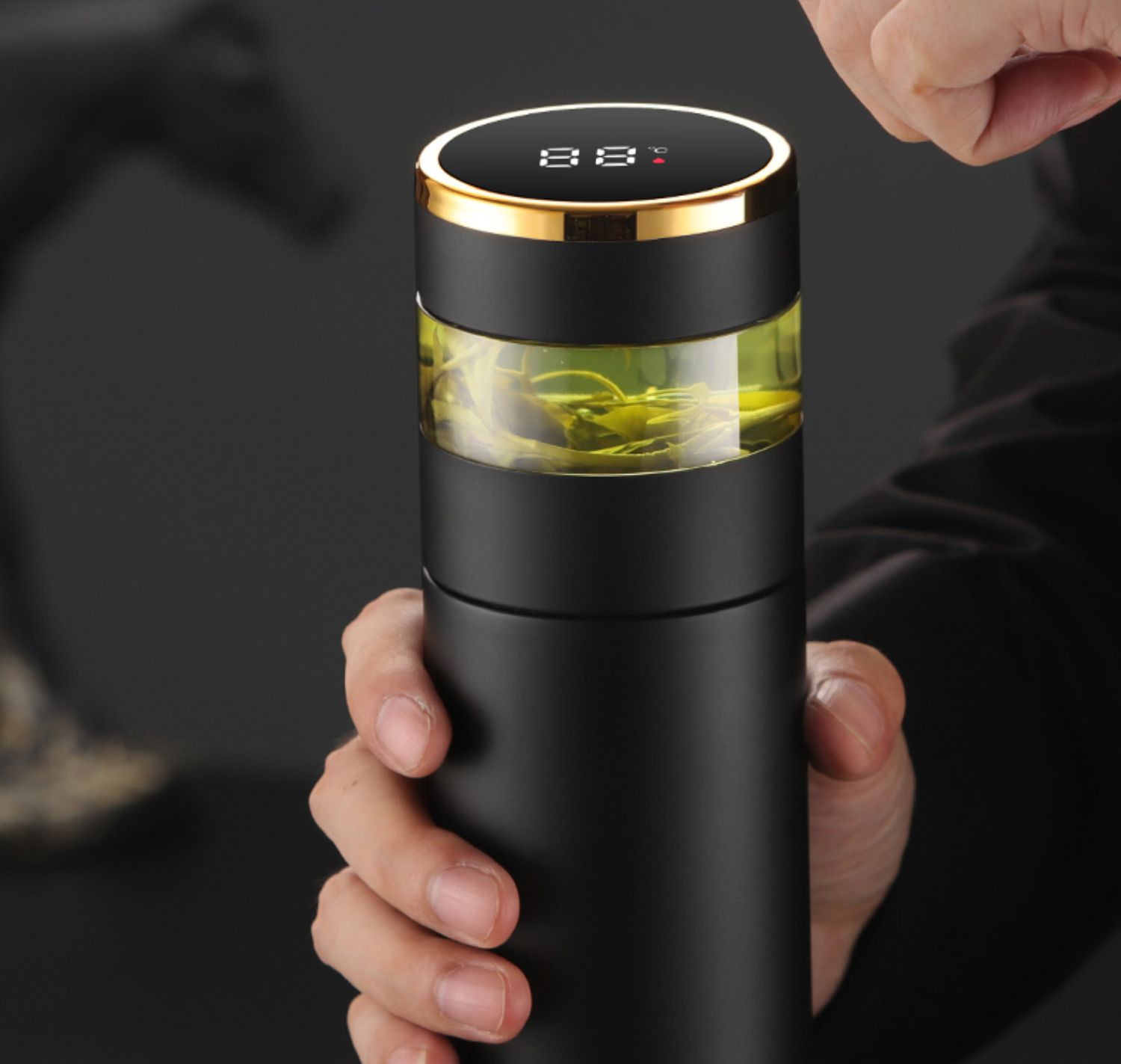 奥迪车载保温杯智能显示测温度316不锈钢瓶高档男女士泡茶水杯子奥迪