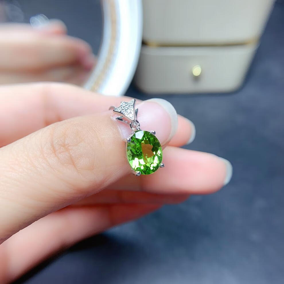 珍韵缘绿橄榄石项链女吊坠女银镀金镶嵌日韩时尚锁骨链证书天然橄榄石