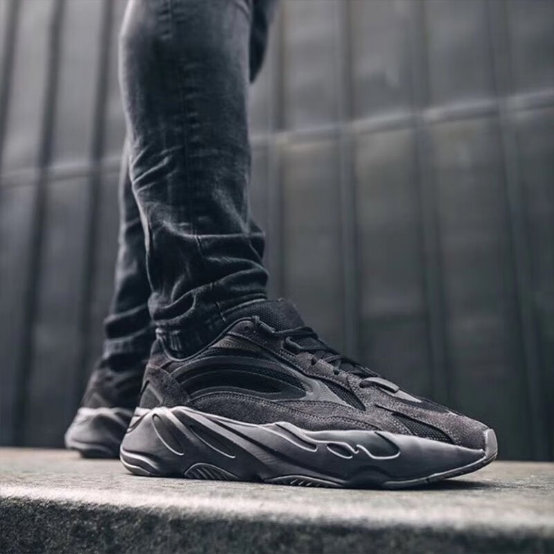 限量阿迪达斯adidasyeezyboost椰子700v2黑文字3m反光黑武士老爹鞋