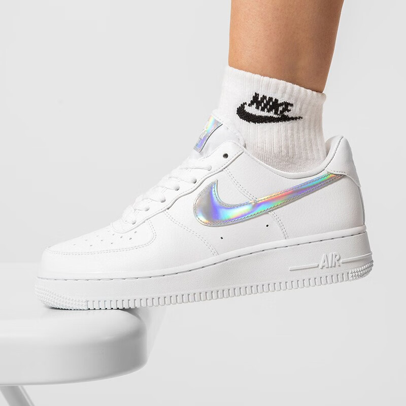 耐克nike air force 1 low空军一号女款af1纯白镭射休闲板鞋 cj1646