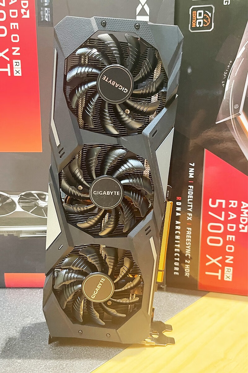 技嘉华擎rx 5700 xt 8g d6 蓝宝石64 rx 5700 x超白金高端显卡 憾讯