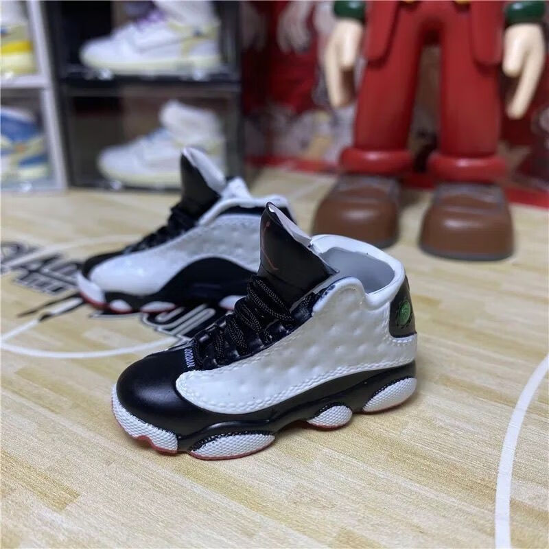 蜜丝吴新品aj书包挂坠球鞋aj篮球迷你模型鞋情侣朋友生日创意礼物汽车