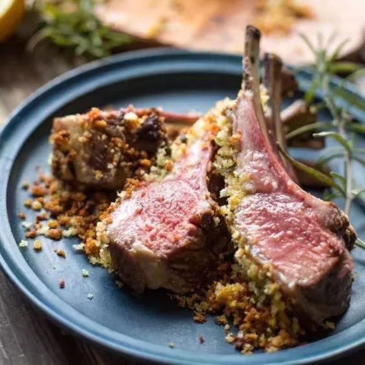 顺丰速运现货2斤澳洲托马斯新鲜七骨法式羊排1000g清真烧烤原装切片橙