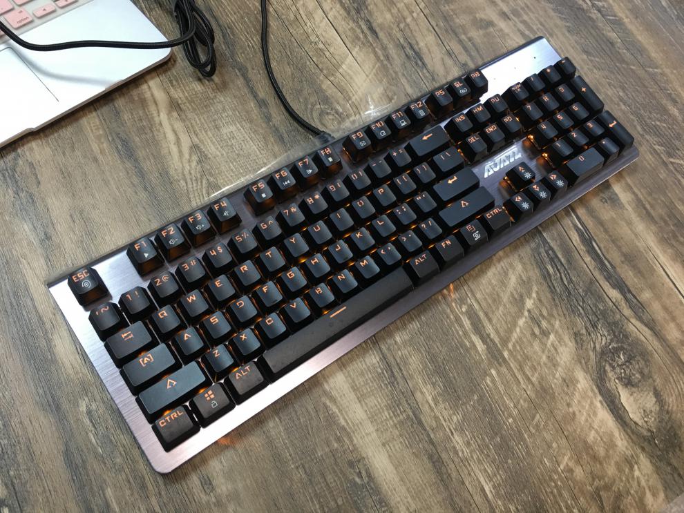 黑爵ak35i机械战警粉色白光青轴混光跑马灯游戏机械键盘 浅灰色 三星