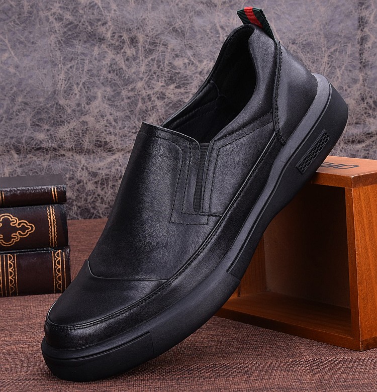男鞋真皮男鞋头层牛皮圆头厚底套脚懒人英伦宽头男士休闲皮鞋百搭黑色