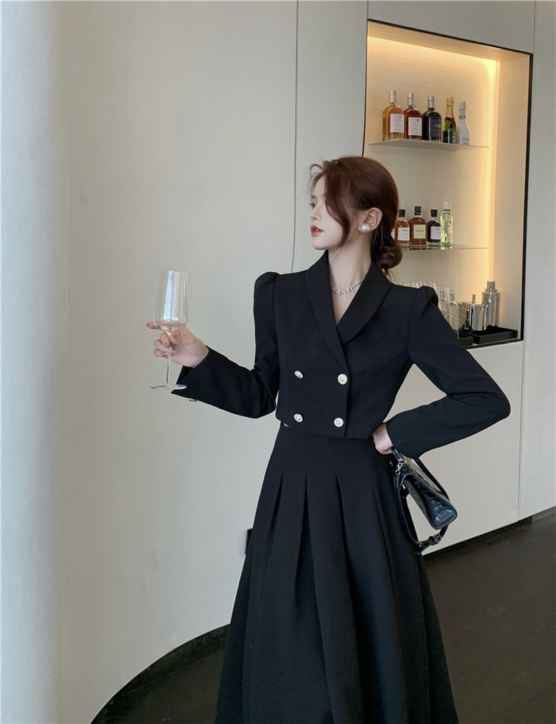 女装西装套裙赫本风黑色外套女春秋季2021新款法式小个子气质短款西服