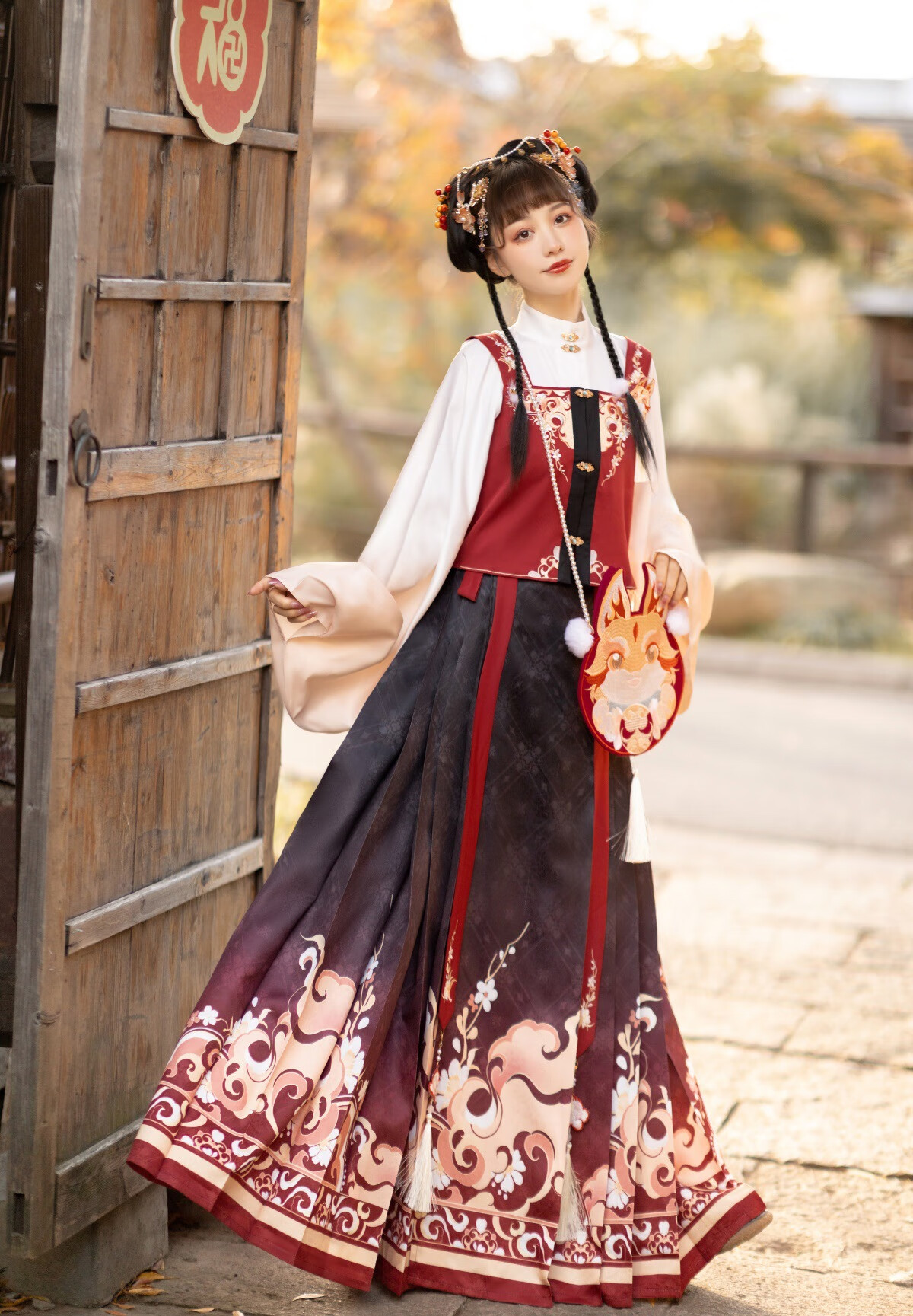 汉服女 原创设计新款小福狸汉服刺绣方领短袄主腰里衣马面裙三件套