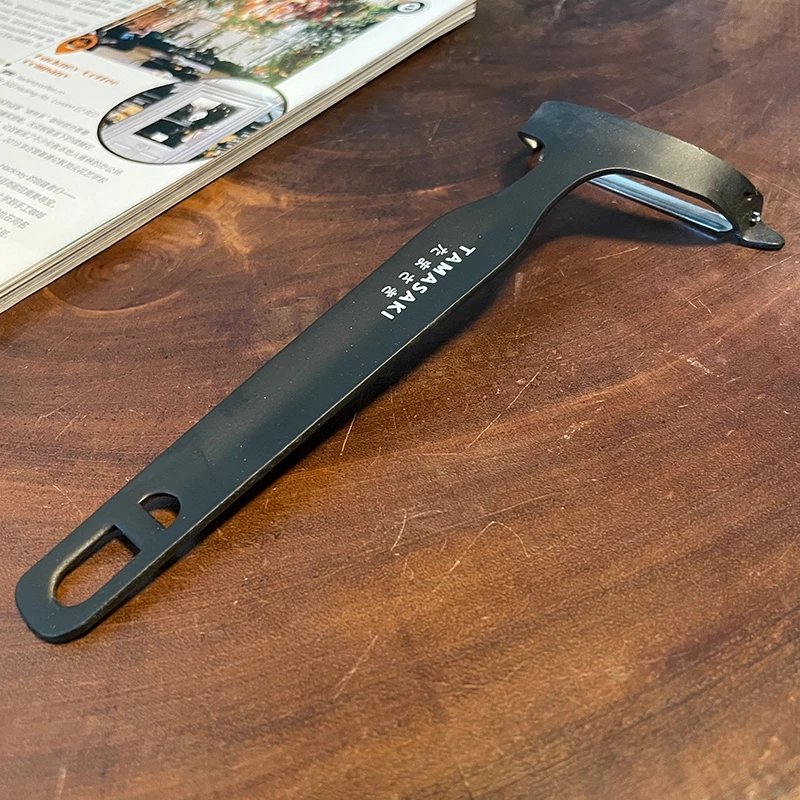 日本厨房多功能刮皮刀 削皮器 y型黑钢削皮刀usn9095 tamasaki水果