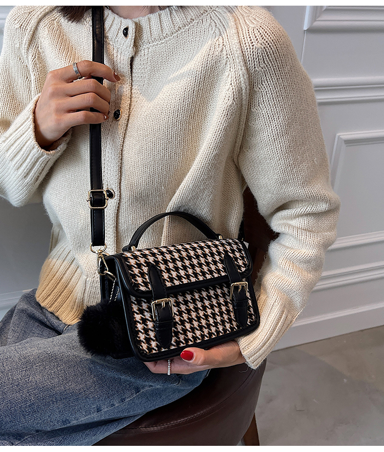 香港潮牌专柜定制明星同款正级感小包包女包2021新款时尚百搭单肩斜