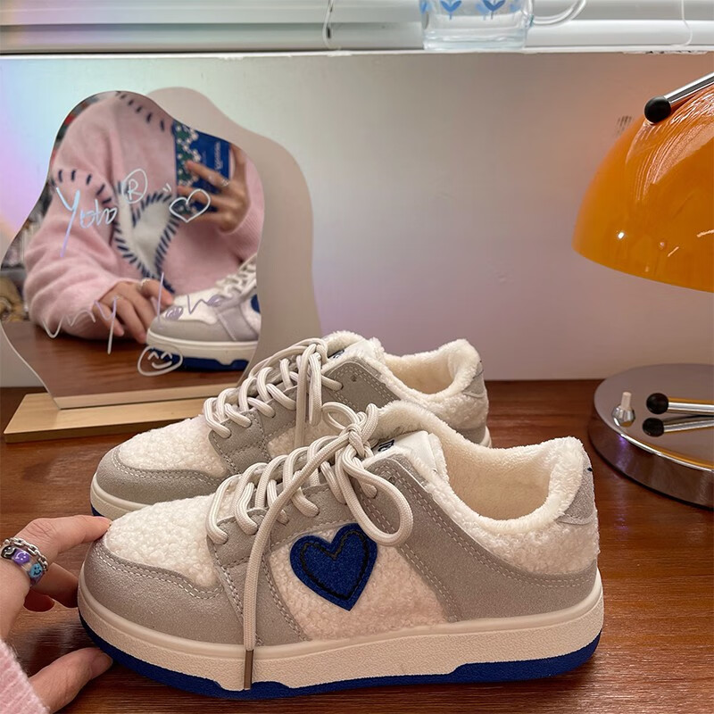 huipretty少女粉运动鞋女学生2021冬季新款加绒爱心百搭厚底板鞋潮