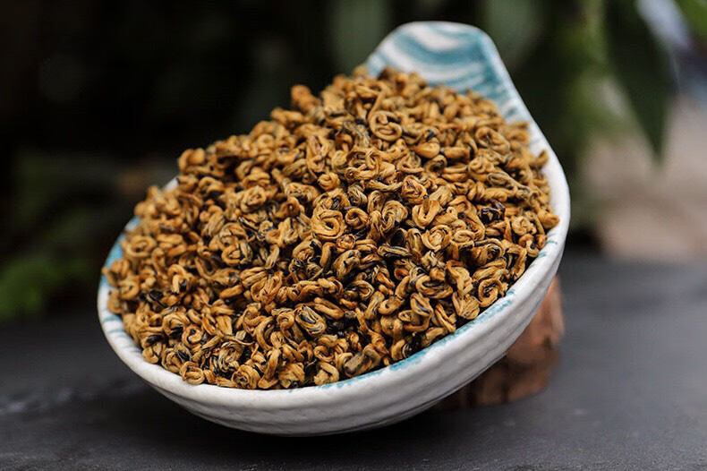 霄青竹 20221年春茶云南凤庆茶叶滇红茶特级蜜香黄金螺单芽金丝浓香型