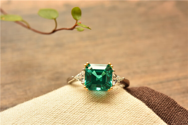 方形祖母绿宝石莫桑钻绿碧玺戒指女18k金莫桑石钻戒铂金镶嵌浅绿色活