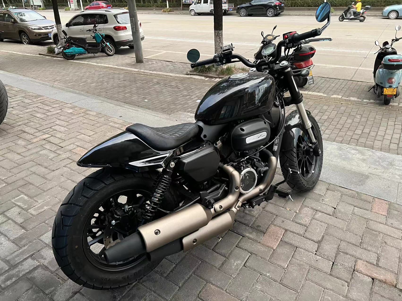 大韩gv300单座轻骑大韩gv300s闪300s运动者风格直上短尾灯带单人垫 亮