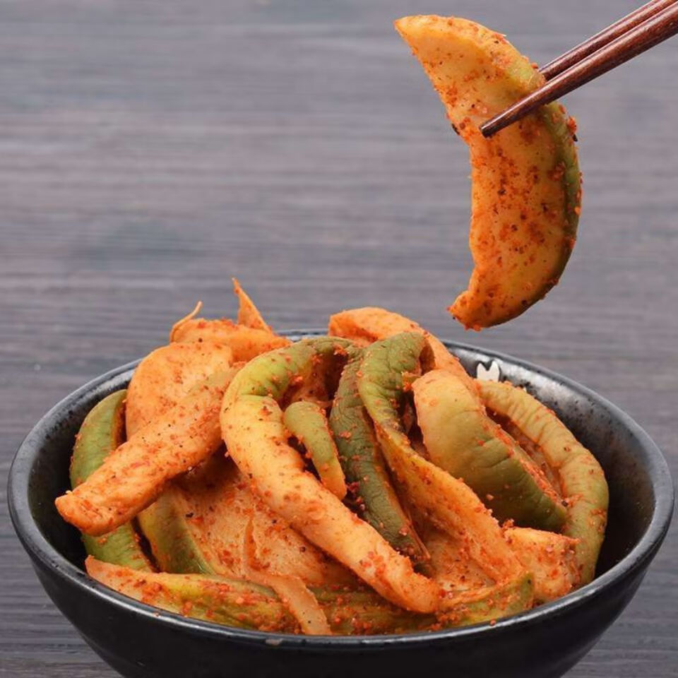香脆萝卜干麻辣青萝卜条手工腌制安徽特产青萝卜皮咸菜下饭菜酱菜