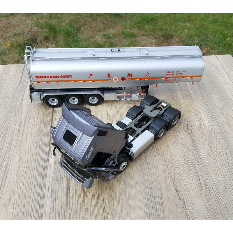 1:36重汽豪沃 7油罐车石油运输车集卡合金卡车模型 豪沃th7牵引车拖头
