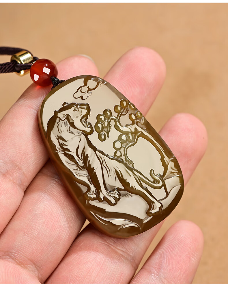 玉华情玉雕大师作品和田玉生肖虎吊坠男士款天然新疆且末糖老虎玉坠