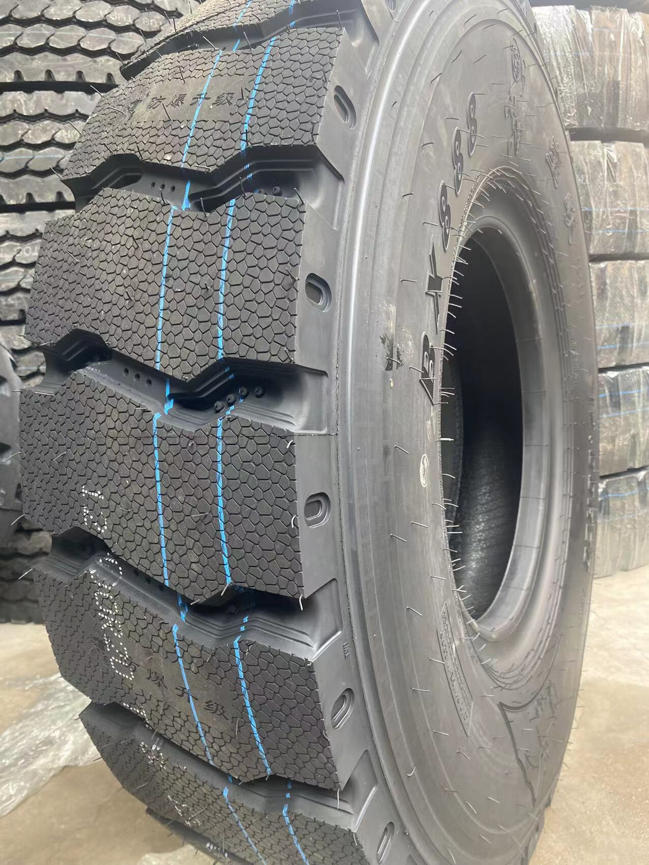 宝峡双星奥莱斯卡车轮胎1200防爆胎全钢丝货车轮胎大全1100r20胎12r