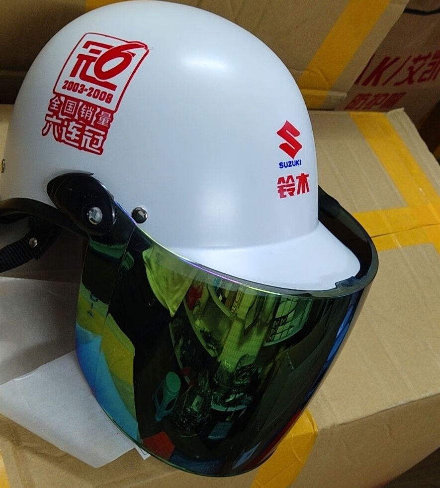适用于现发豪爵铃木头盔摩托车安帽半盔防晒帽四男士无六连冠配彩色
