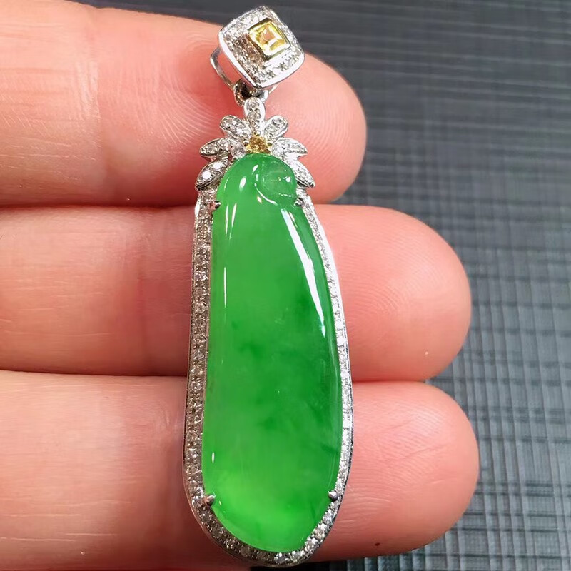 源头翡翠冰绿福瓜吊坠18k金镶钻缅甸天然翡翠玉石挂件女士珠宝首饰