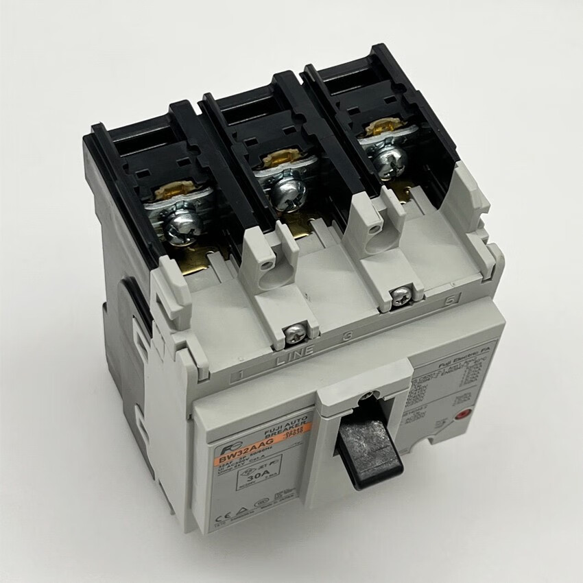 原装日本富士空气开关断路器bw32aag ew32eag 3p 5a 10a 15a 20a 6a