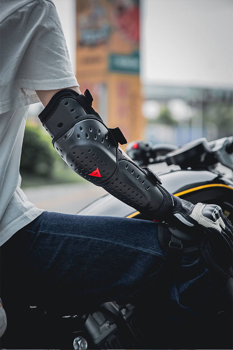 丹尼斯护膝护肘dainese摩托车护具防摔防护骑行四季护腿机车装备 护膝