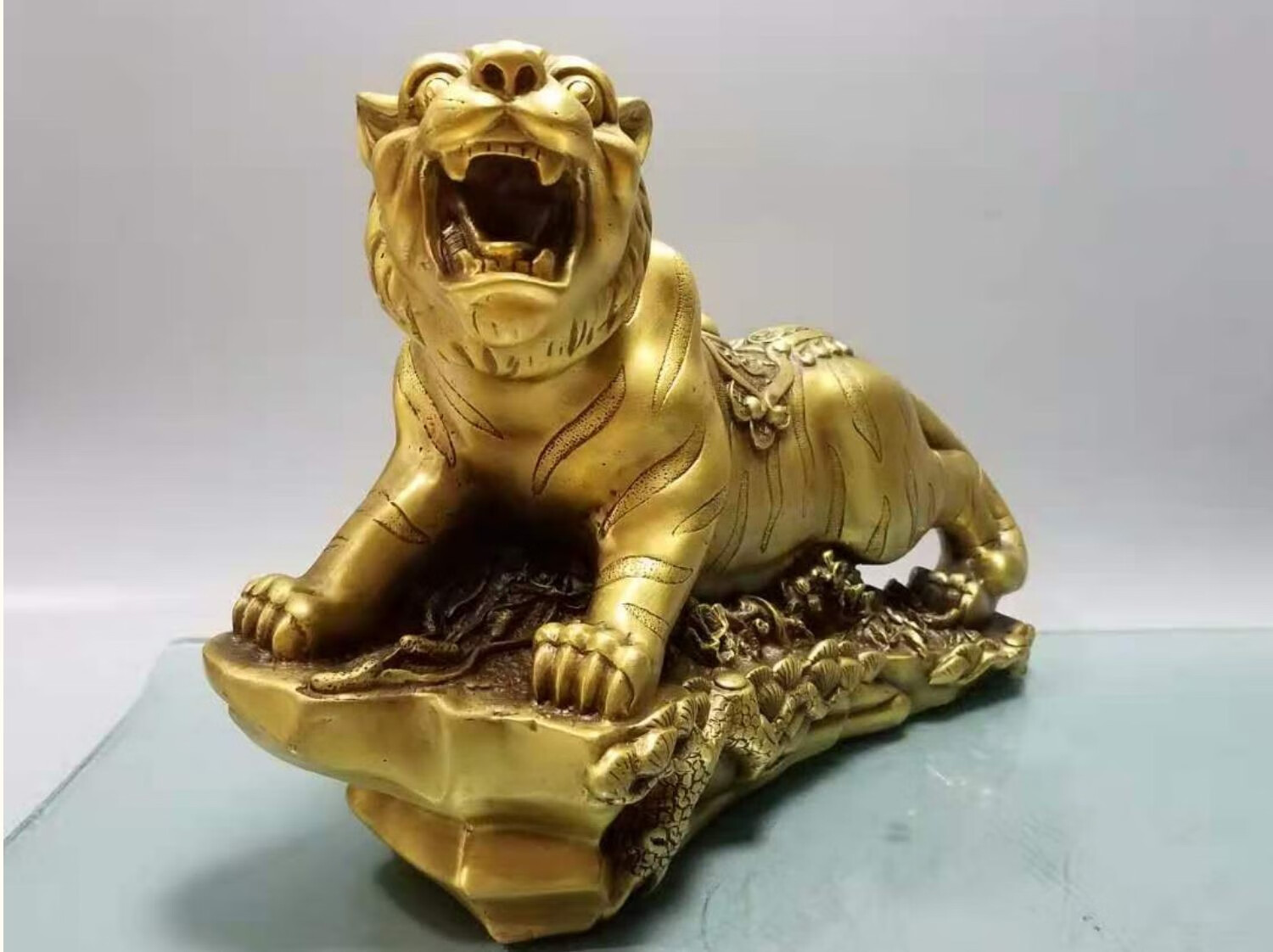 纯铜老虎摆件生肖金钱虎上山虎客厅家居装饰车载金钱虎五帝钱471429