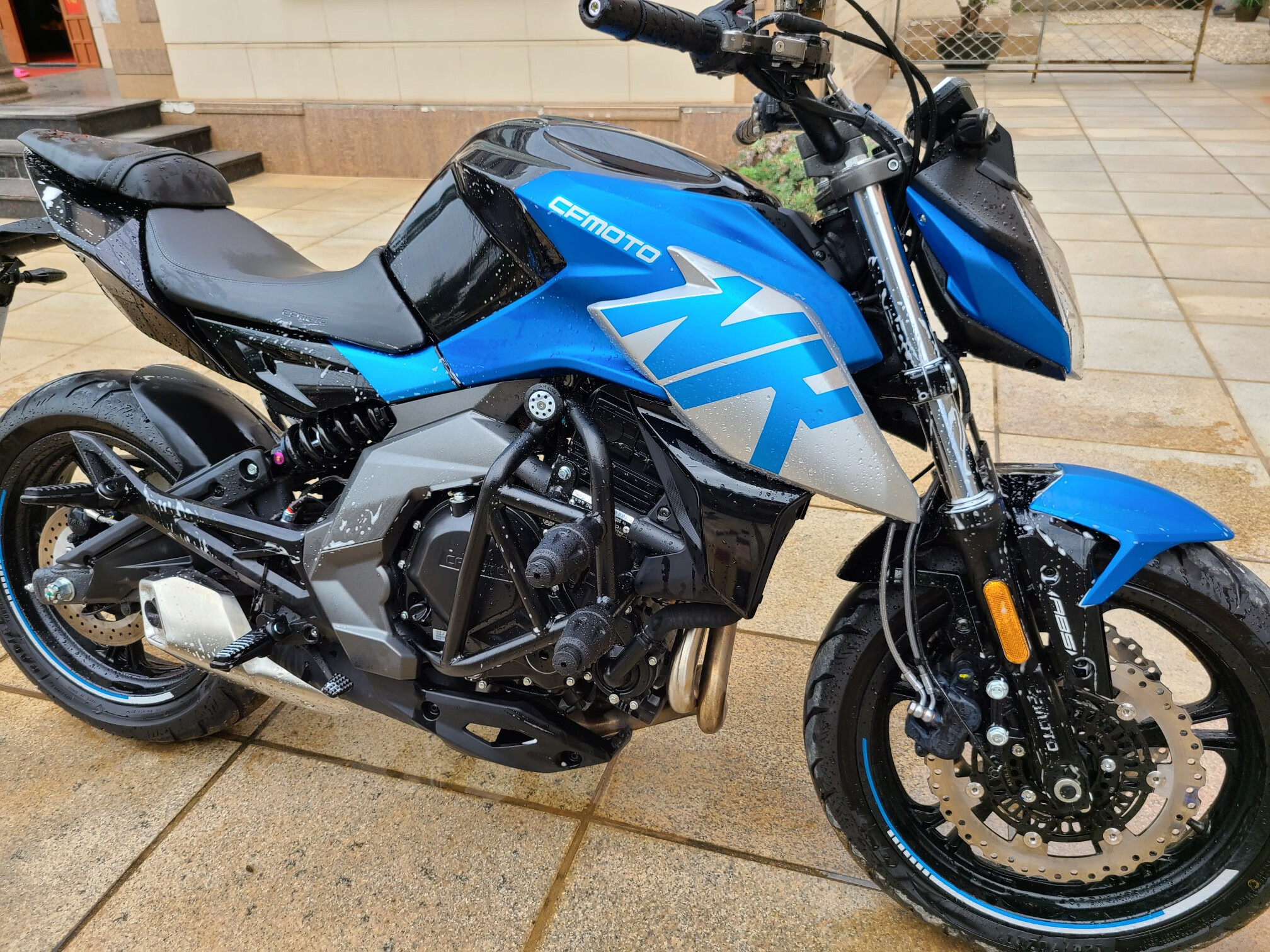 春风400gt护杠春风系列摩托车护杠防摔胶头狒狒250sr150nk650保护杠