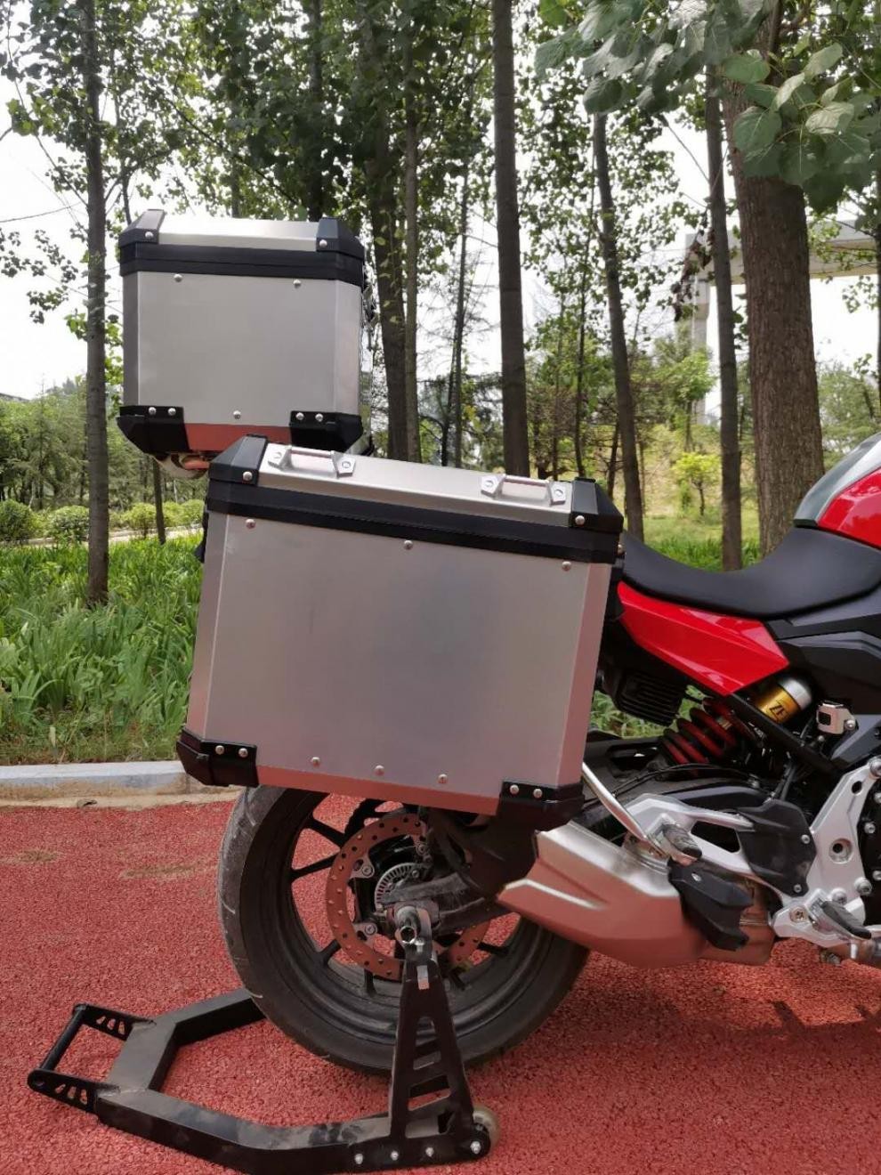 适用bmw宝马f900xr边箱三箱尾箱改装保险杠护杠铝合金 三箱 贴画内衬