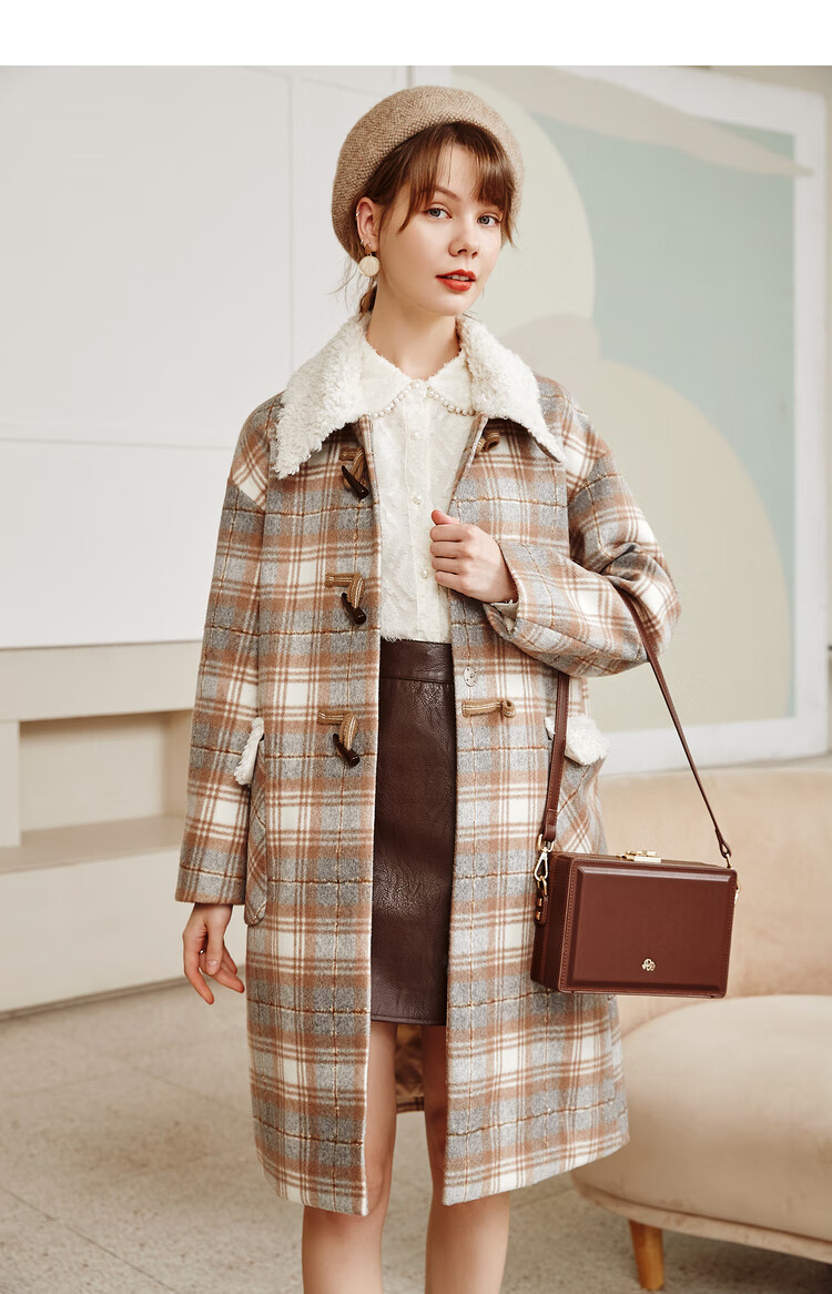 【2021冬季新款】betu百图女装牛角扣翻领格纹外套毛呢大衣女外套2110