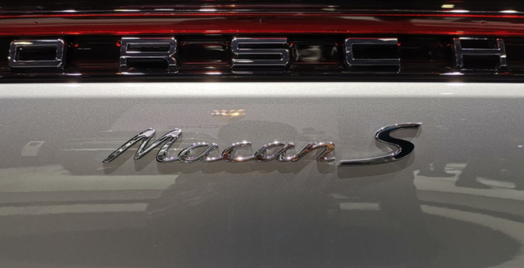 适用于保时捷车标原厂款s标macan卡宴改装汽车用品帕拉梅拉718字标911