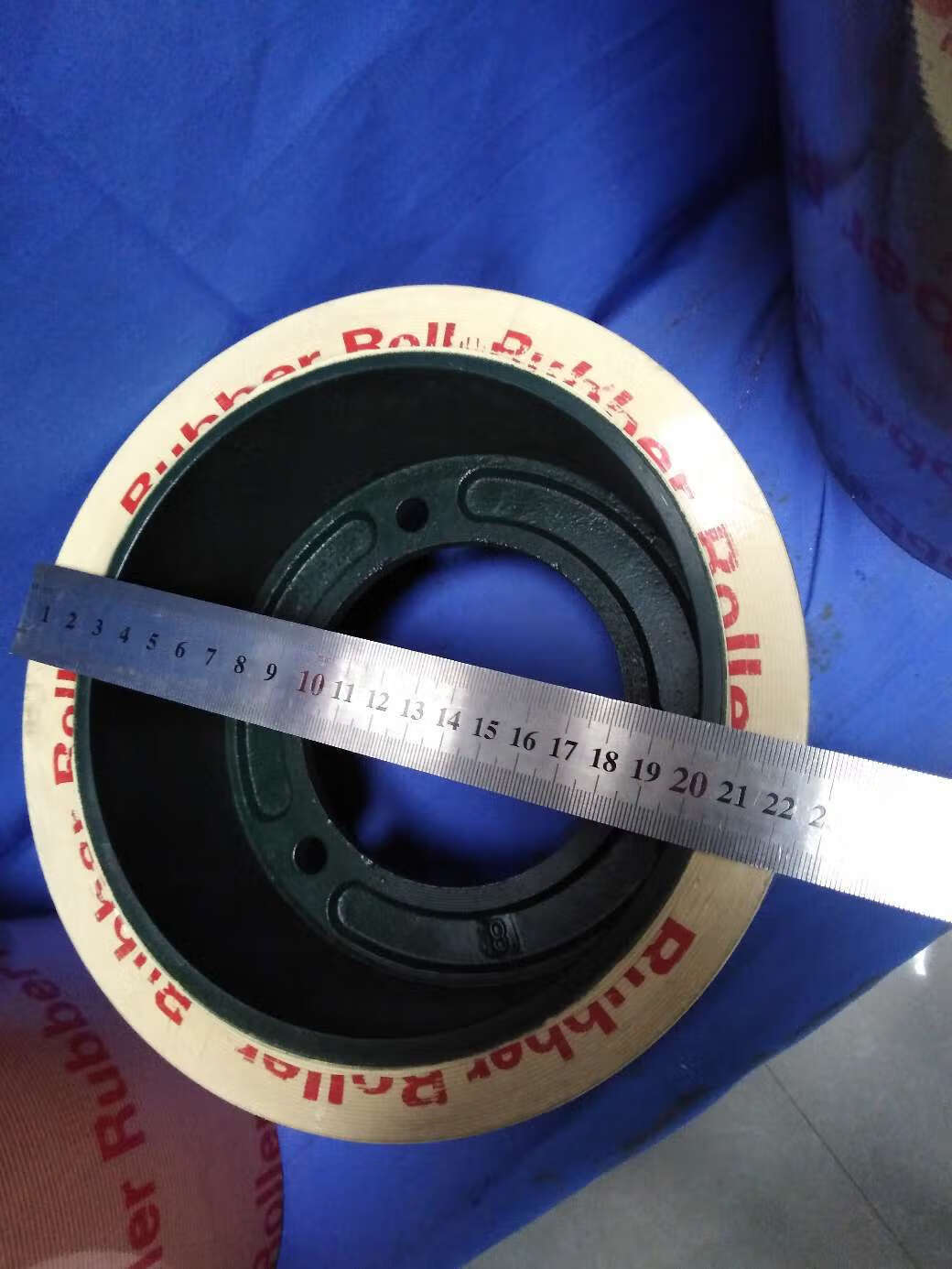 挽刻6寸白色砻谷胶辊 砻谷机胶辊 打米机胶轮碾米机配件大米脱壳专用