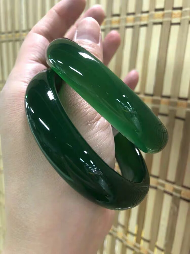 天然冰种帝王绿玉髓手镯女款玛瑙玉石玉镯子特级高冰玉镯 内径62-63mm