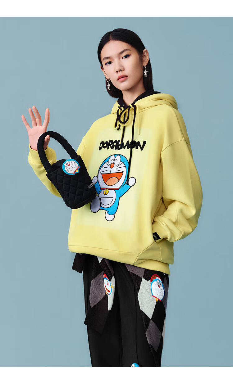 商场同款太平鸟哆啦a梦联名2021年印花连帽卫衣a6dcc1109黑色s