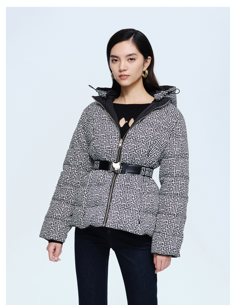 bebe2021冬季新款女印花宽松廓形白鸭绒羽绒服不臃肿外套403402黑白s