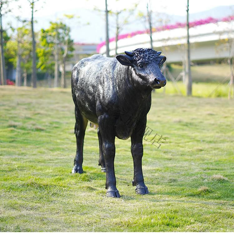 户外牛雕塑玻璃钢大型仿真假西门塔尔牛模型园林草坪装饰黄牛摆件