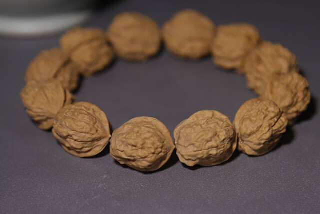 爱优美野生小金蟾蛤蟆头手串野生小核桃手串19精挑定制版图片色