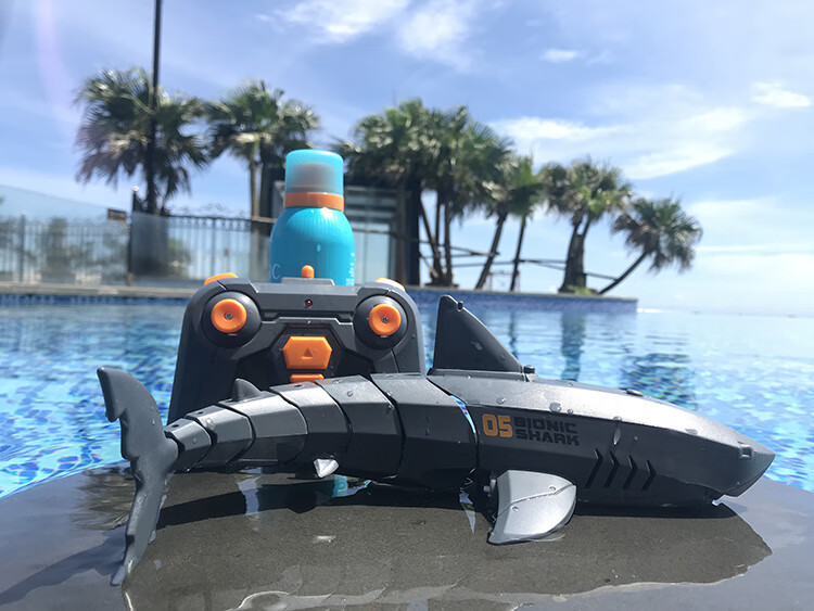 遥控鲨鱼带摄像头电动快艇小船玩具仿生机器鱼会游动可下水儿童男孩水
