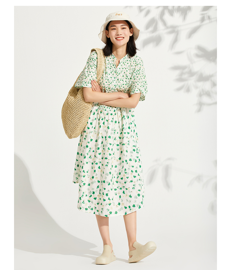 飞鸟和新酒印花连衣裙女2022夏季新款中长款修身显瘦v领短袖裙满幅