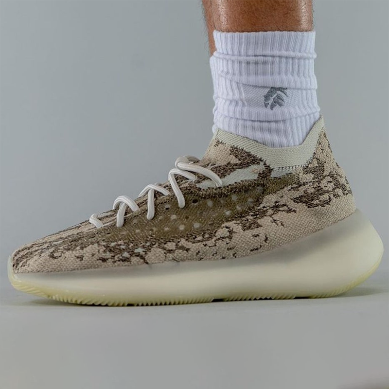 adidas阿迪达斯新款男女鞋yeezy380椰子380轻便舒适休闲运动跑步鞋gz