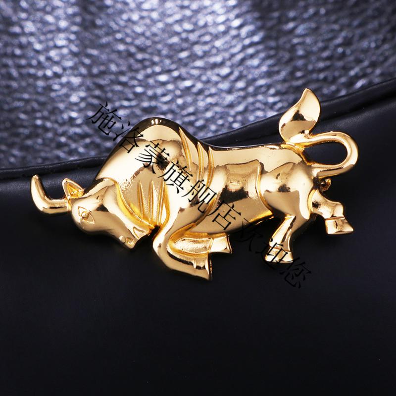 施洛蒙℉本命年生肖胸针牛黄色ins潮个性男西装百搭大气女胸花别针深