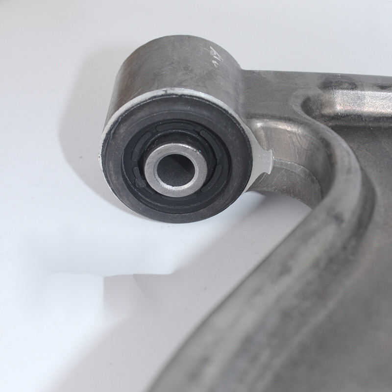 适用于新君越前下摆臂新君威迈锐宝前悬挂摆臂三角臂胶套悬挂衬套